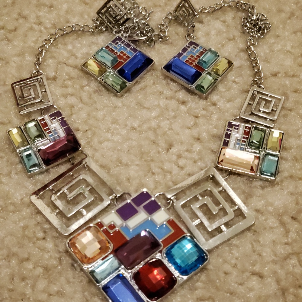 Multicolored necklace and earrings set